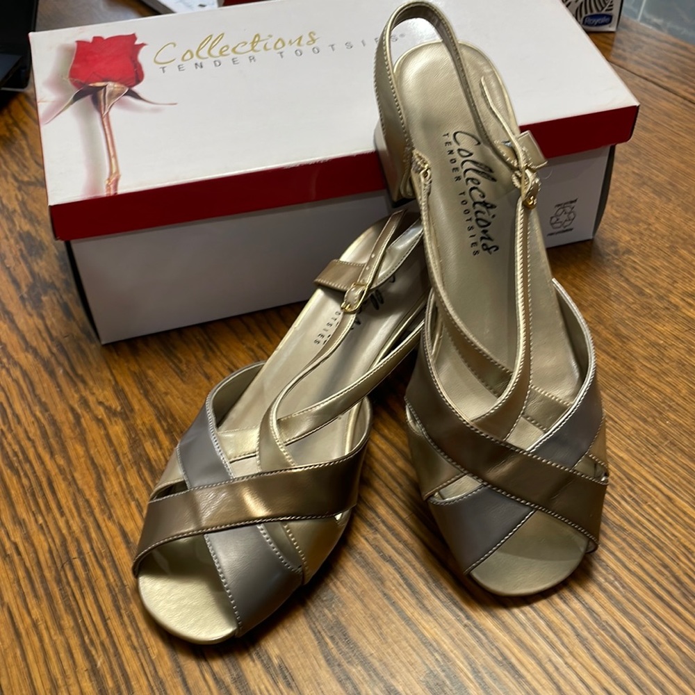 Tender Tootsies Sandals- Sissy-2, Metallic SZ 9M
